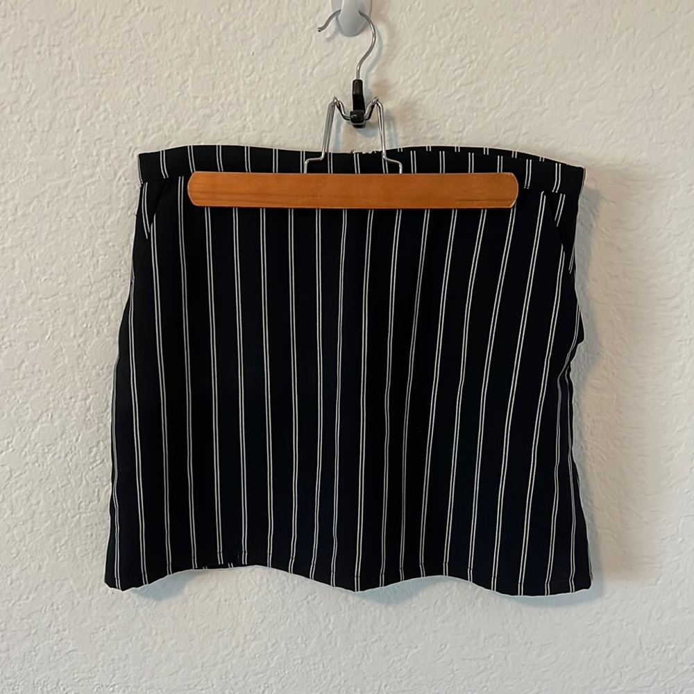 White/navy striped skirt